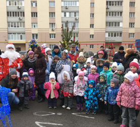 Череда новогодних праздников прошла во дворах Заводского района города Саратова